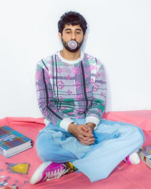 Vihaan Samat Instagram - Finding the right piece

Photographed by: @appurvashah 
Makeup: @shraddha_dattaa 
Styling: @pearl_ramani21 
Art direction: @fromshah 
Studio: @spacecalledblu
Special thanks @melaniesinghhh