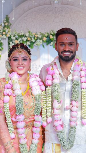 Vijay Kumar Instagram - Happy anniversary love ♥️🕰️ @vijayviruz 
Cheers to two imperfect pieces that fits together perfectly well 🥂
365 days damnnn . Went so quick 
One years down and a lifetime to gooooo 🧿 
Love you ♥️