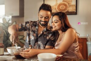 Vijay Kumar Instagram - Small things that made us both feel happy and loved ❤️💫 !!!
..:.
Concept shoot 
Shot by @zerogravityphotography 
Mua - @mua_vijisharath 
My wardrobe- @tailorsewcompany 
……
#V&N #vijayviruz #nakshatramurthy #erumasaani #weddingshoot