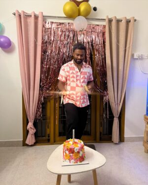 Vijay Kumar Instagram - Turning the page to the next chapter of my life ! #28 
.
My birthday was just as I wished for . And she did it best @nakshatra.murthy 
My wife ❤️🧿 
It was such a great surprise with so many beautiful gifts 🎁 
A memorable birthday after marriage ♥️ 
Thanks wifey and all those who came who wished me with huge heart of happiness 
Wishing the best this year with all positive vibes and energy 🧿