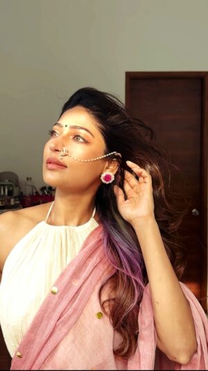 Vijayalakshmi Instagram - Let’s level up the Game
Because..
Why not? 

#sun #light #filter #transition #grwm #vgstyle #favourite #song #gorgeous #colours #aigiri