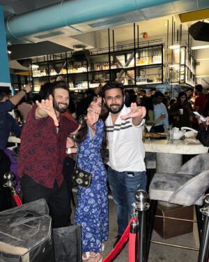 Vikas Verma Instagram - After a long I did a party night with the bros and their love life’s 

It was a good break from work and running around 

Keep your loved ones loved 
And close ones closer 💖

Loved the night 
@utsavchordia 
@foramsoni 
@prashantsharma0909 
@vishalmishhra 
And everyone