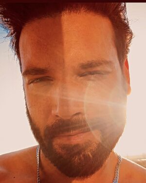 Vikas Verma Instagram - I love these shots randomly taken by my very good frnd 
Which is me 👀

You tell me which one you like the most 

As I call sun my dad so
Here’s his photo with his blessings 💖

#surajputra 

#magicalhour #sunset #vikasverma #closeup