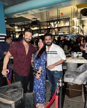 Vikas Verma Instagram - After a long I did a party night with the bros and their love life’s 

It was a good break from work and running around 

Keep your loved ones loved 
And close ones closer 💖

Loved the night 
@utsavchordia 
@foramsoni 
@prashantsharma0909 
@vishalmishhra 
And everyone