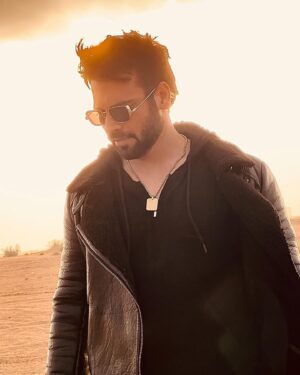 Vikas Verma Instagram - Straight from the dessert 

Dessert man 😅 

Coming with this banger by @wfmofficial 

Directed by @azizzee69 
Produced by : @royalfalconproduction 

See you soon on Internet 

Let me know how do you like the pics ❤️