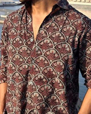 Vikram Singh Chauhan Instagram - My summers couldn’t have gotten cooler without this super soft shirt from @spunwoven 
If you’re someone who is always searching for clothes that don’t prick in summers and are designed in a comfort fit, then do try this ajrak print shirt. 
Experience Indian textiles with @spunwoven 
#ajrakh #ajrak #spunandwoven #summershirt #indiantextiles