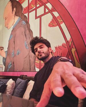 Vikram Singh Chauhan Instagram - Cheers to 2024 🌸💫

Wish you all a year of Joy, new beginnings , new triumphs❤️🧿