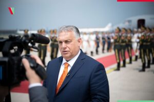 Viktor Orbán Instagram - Béke nem lesz magától, a békéért tenni kell! A békemisszió harmadik állomása: Peking.