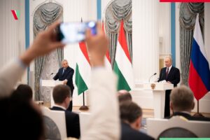 Viktor Orbán Instagram - Béke nem lesz magától, a békéért tenni kell. Ezért jöttünk Moszkvába.