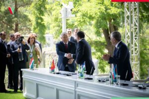 Viktor Orbán Instagram - Az orosz-ukrán háború a szörnyű pusztítás mellett azzal fenyeget, hogy a világot újra blokkokra osztja. Magyarország érdeke a nyitott, békés, dinamikus gazdasági kapcsolatok fenntartása a világ országaival. A Türk Tanács országai jó partnereink ebben.