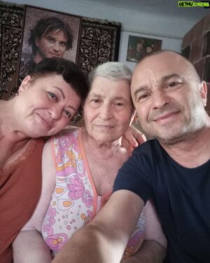 Viktor Pavlik Instagram - Довгоочікувана зустріч ! 
Сестра і мама.