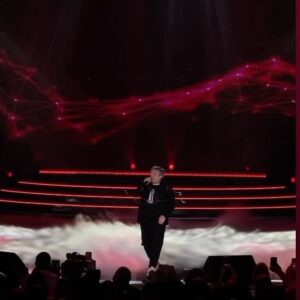 Viktor Saltykov Instagram - Сегодня 13 января на Старый Новый год участники легендарного музыкального шоу #НТВ «Суперстар!» соберутся вместе, чтобы исполнить любимые хиты. Включаем ТВ в 21.30 🎄
#дискотекасуперстар #викторсалтыков #япростолюблютебя #конивяблоках @vadimtakmenev @leratv @superstarntv