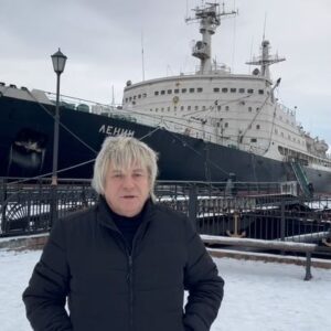 Viktor Saltykov Instagram - В Мурманске решил посетить и посмотреть Атомный ледокол Ленин. #уникальноесудно#ленин#ледокол#атомныйледоколленин#викторсалтыков#салтыков#ленинжив#ленинбудетжить#мурманск#концерты#сольныеконцерты