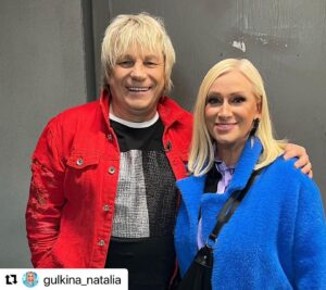 Viktor Saltykov Instagram - #Repost @gulkina_natalia with @use.repost
・・・
Встретились сегодня 
на съемке с Витей @victor_saltykov вот уж чей голос узнаешь из тысячи голосов! Витя, я выросла на твоих песнях!!!🎹🎼🎶🩷
🎞️🎥😉 #гулькина #салтыков #секретнамиллион #нтв