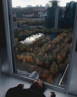 Viktoriia Lytvynenko Instagram - Відзначили жінку,зловили шматок осені🍂

Які плани на листопад?

FOTO @nastya.griv

MUA @lebed_alyona