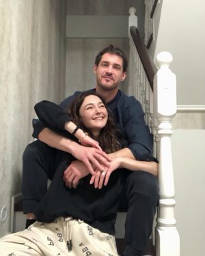 Viktoriia Lytvynenko Instagram - 14 лютого 2017 року я отримала в подарунок глобус, а потім - покликали заміж.  Добре ,що разом!! 🌍♥️