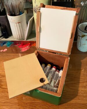 Vince Giarrano Instagram - A new painting kit I made from this cool cigar box 🎨💚

#oilpainting #pochadebox #fineart #painting #pochadeboxpainting