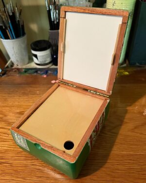 Vince Giarrano Instagram - A new painting kit I made from this cool cigar box 🎨💚

#oilpainting #pochadebox #fineart #painting #pochadeboxpainting