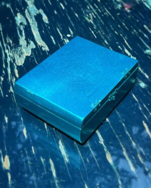 Vince Giarrano Instagram - Made a painting box for my friend 🎨
Two panels in the lid and room for supplies in the bottom.

#pochadebox #oilpainting #art #painting