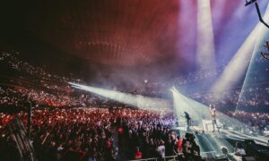 Vince Neil Instagram - Las Vegas 🖤 A very special way to end an incredible stadium Tour!! 
Vegas was my home for 28 years and I still love it there so to see so many of you coming out was mind blowing. 

A huge shout out to all the hundreds and hundreds of people that it took to make #thestadiumtour a reality. Without them, none of this would have been possible. And a massive thank you to YOU, the fans‼️ 

Mötley Crüe will be back! 

📸 @samshapiromedia