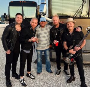 Vince Neil Instagram - Hangin with my buddies in Lit. Sounded awesome last night!!