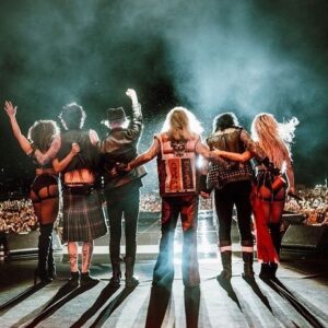Vince Neil Instagram - Glasgow! Awesome night to end the European tour for 2023! Thanks to everyone who came out and saw us!! Can’t wait to come back 

@motleycrue 

📸 : @lucasenglund