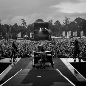 Vince Neil Instagram - Great first ever visit to Ireland 🇮🇪 🔥

#mötleycrüe 

📷 @lucasenglund