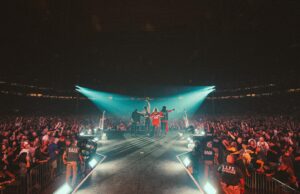 Vince Neil Instagram - Phoenix! Awesome night, thank you all for coming. Heading to L.A‼️
 
📸: @samshapiromedia