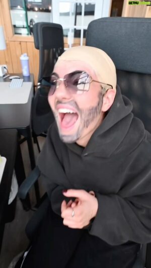 Vincent Beauregard Instagram - On se vange de Vince en faisant une imitiation ICONIC de lui. 😂😭🔥 #vlogday #vlogdayeveryday #beachday #beachdayeveryday #dailyvlog #funnyvideo #imitation