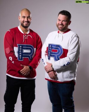 Vincent Beauregard Instagram - MÉGA ANNONCE‼️

Les amis, j’ai l’honneur de vous annoncer que  dès cette saison, je me joins à @olivierduclos en tant qu’animateur du @rocketlaval 🎉

Ce sera une saison INCROYABLE et nous nous assurerons de vous divertir au maximum à chaque match! 🔥

Généreux comme je suis, évidemment, je penses à vous! C’est exactement pourquoi je fais tirer 2 paires de billets pour le match d’ouverture CE VENDREDI le 14 Octobre!!!! 

Pour participer : 
-aime la publication
-tag en commentaire avec qui tu viendrais au match! 🥅

PS: @olivierduclos aussi fait ce concours 😉

J’ai hâte de vous voir vendredi 💙🤍❤️
BONNE SAISON 🏒
#GoRocket

*instagram n’est aucunement lié à ce concours.
#pub