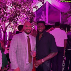 Vincent Beauregard Instagram - Good friends. Good vibes. Cheers 🥂

👔 @m2boutiques 
📸 @dominic_gouin
