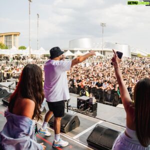 Vincent Beauregard Instagram - METRO METRO FAM ⚡️

Merci d’avoir été parmi nous tout au long du dernier week-end! Vous avez été incroyable 💜

Mention spéciale à toute l’équipe qui travaille d’arrache pieds pour réaliser ce festival. Vous êtes insane ! ⚡️💙 

Next up : FUEGO FUEGO 🔥
@vlogday_everyday 
@beachday.qc 
@festivalmetrometro 

📸: @biglaurphotographie et @pierreluccarle