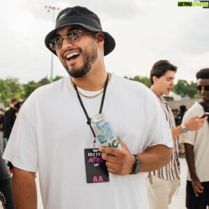 Vincent Beauregard Instagram - METRO METRO FAM ⚡️

Merci d’avoir été parmi nous tout au long du dernier week-end! Vous avez été incroyable 💜

Mention spéciale à toute l’équipe qui travaille d’arrache pieds pour réaliser ce festival. Vous êtes insane ! ⚡️💙 

Next up : FUEGO FUEGO 🔥
@vlogday_everyday 
@beachday.qc 
@festivalmetrometro 

📸: @biglaurphotographie et @pierreluccarle