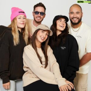 Vincent Beauregard Instagram - La collection ENDLESS SUMMER CLUB 😎⛱️

Disponible en ligne dès jeudi le 2 Novembre à MIDI 🚀

Rendez-vous sur le site web shopdayeveryday.com pour vous inscrire à l’info lettre et obtenez 10% de rabais sur votre première commande 💲

#shopdayeveryday #vlogdayeveryday 
#beachdayeveryday