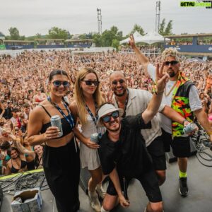 Vincent Beauregard Instagram - Le film continue 🎥 

People of Beach Club, vous êtes incroyables 🙏🏼💙 

À bientôt 🎉
📸 @biglaurphotographie 🐐