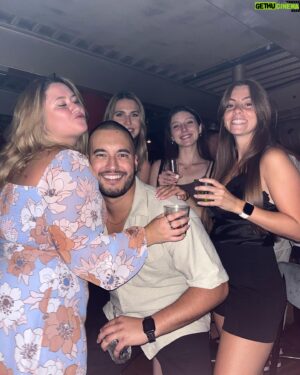 Vincent Beauregard Instagram - Birthday weekend photo dump. 🎂

Merci à tous mes amis, ma famille et ma merveilleuse douce moitié @noemiemarleau d’avoir tout fait pour rendre ce 25ième anniversaire si spécial. Love y’all. ❤️ 

La dernière photo c’est la Best 🤭