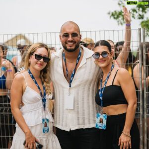 Vincent Beauregard Instagram - Le film continue 🎥 

People of Beach Club, vous êtes incroyables 🙏🏼💙 

À bientôt 🎉
📸 @biglaurphotographie 🐐