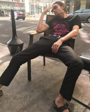Vincent Cyr Instagram - Incredibly hungover. Please observe exactly what I’m wearing.
I will absolutely regret posting this but ì can’t stop laughing.