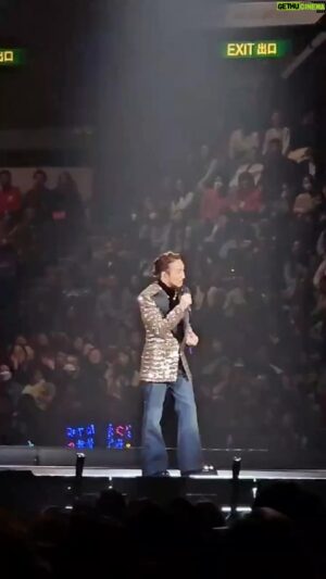 Vincent Kok Instagram - I'll remember this BIG HUG

@rtv_runningteam 
@sheung_sheung_sheung 
@tinyeyes39 

Hair by @base_control_by_brad_hair @ykarahk 
#鄭中基演唱會