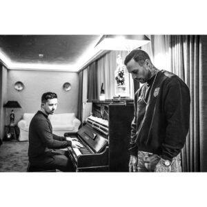 Vincent Stein Instagram - Die Hoffnung klaut mir niemand ❤️ @kontrak & @nicosantosofficial