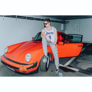 Vincent Stein Instagram - Born In The 80's ❤️ my Auto und ich ............📸 @marcel.braeuer