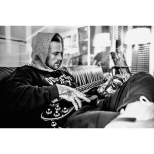 Vincent Stein Instagram - 🐺🎸 @kontrak