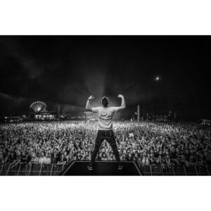 Vincent Stein Instagram - Nur noch wenige Tage, dann geht der Festival-Wahnsinn endlich wieder los... bei der speziellen Mischung aus Vorfreude und Aufregung, könnte es passieren, dass ich versehentlich aufhöre zu atmen. Bitte erinnert mich regelmäßig daran. Danke. 😅
