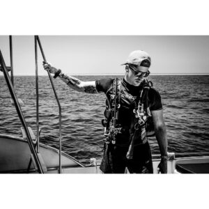 Vincent Stein Instagram - Ich, bei frühlingshaftem Wetter Tretboot-fahrend auf dem Berliner Wannsee. Man sieht mir meine Erschöpfung an. 🛶🥵#diving #scubadiving #scuba #dive #tauchen #scubapro #leicam10 #underwater #blackandwhitephotography #blackandwhite #monochrome #monocromatic #underwaterphotography #hydrospro