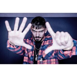 Vincent Stein Instagram - CB7 - Nächste Woche! ... ich durfte nicht nur auf dem Album produzieren und Fotos machen - auch mit @sdp_die_band sind wir vertreten! @capital_bra danke für das Vertrauen und die geile Zeit! ❤️❤️❤️