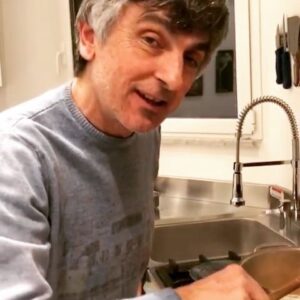 Vincenzo Salemme Instagram - O’ minestrone..chest’è!🍵👨🏻‍🍳
Ci vediamo domani e dopodomani a Bologna al “Teatro Celebrazioni”. E poi a Milano al “Teatro Nazionale” dal 14 al 23 Gennaio. Vi Aspetto!❤️❤️ #contuttoilcuore #tournèe #Bologna #Milano