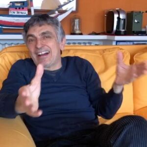 Vincenzo Salemme Instagram - Ci sono momenti in cui ognuno di noi deve dare quel che può. E chest’è!❤️
Vi piace come idea?
(Il video continua scorrendo la pagina successiva➡️)