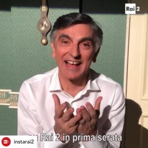 Vincenzo Salemme Instagram - Cari amici, manca davvero poco alla mia prima commedia in diretta tv che andrà in onda su Rai2 in prima serata. Si parte l’11 Dicembre..
“DI MAMMA CE N’È UNA SOLA”! con: @maurizio_casagrande 
E a seguire: • 18 Dicembre per “SOGNI E BISOGNI”
• 25 Dicembre per “UNA FESTA ESAGERATA” ..io sono pronto? E voi?❤️
#salemmeilbellodelladiretta