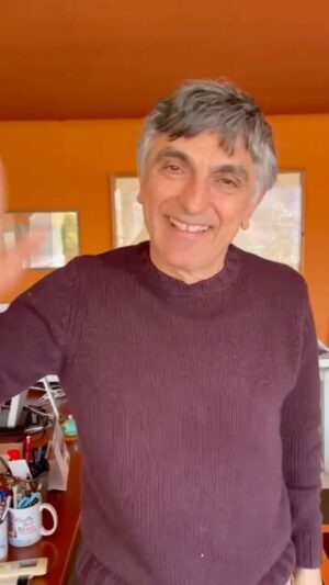Vincenzo Salemme Instagram - ⚠️⚠️⚠️
Care amiche e cari amici me lo sono beccato anch’io! Sto bene grazie a Dio. Recupererò gli spettacoli di Napoli il 29 e 30 aprile e il 1 e 2 Maggio.❤️🎭