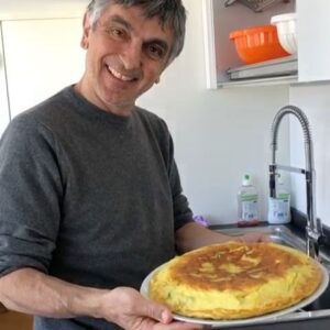 Vincenzo Salemme Instagram - Frittata di zucchine...e chest’è!🥒👨🏻‍🍳